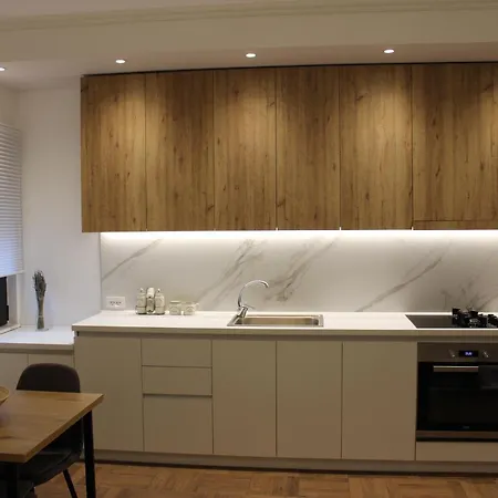 Simplicity Center Tiran