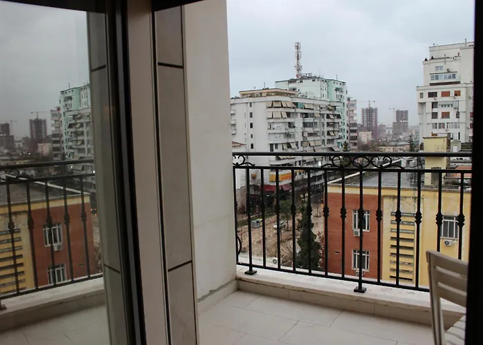 Simplicity Center Tiran