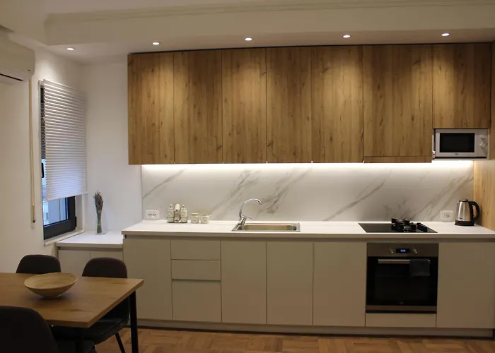 Simplicity Center Tiran